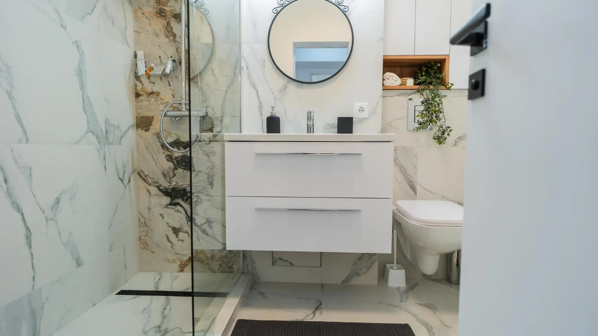 בוקרשט Urban Pearl - Old Town - Unique 4Br/3Ba Apartment