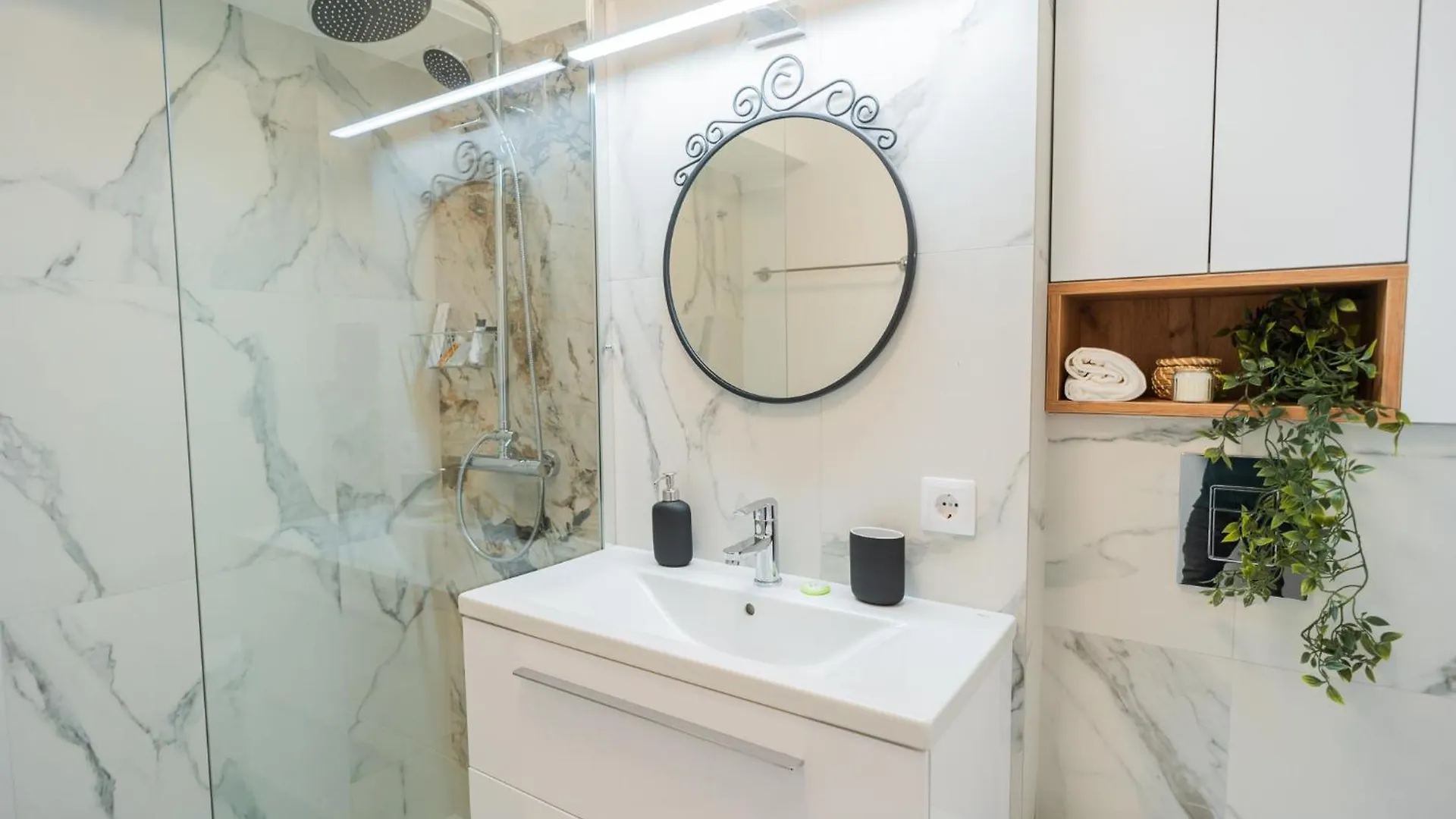 בוקרשט Urban Pearl - Old Town - Unique 4Br/3Ba Apartment