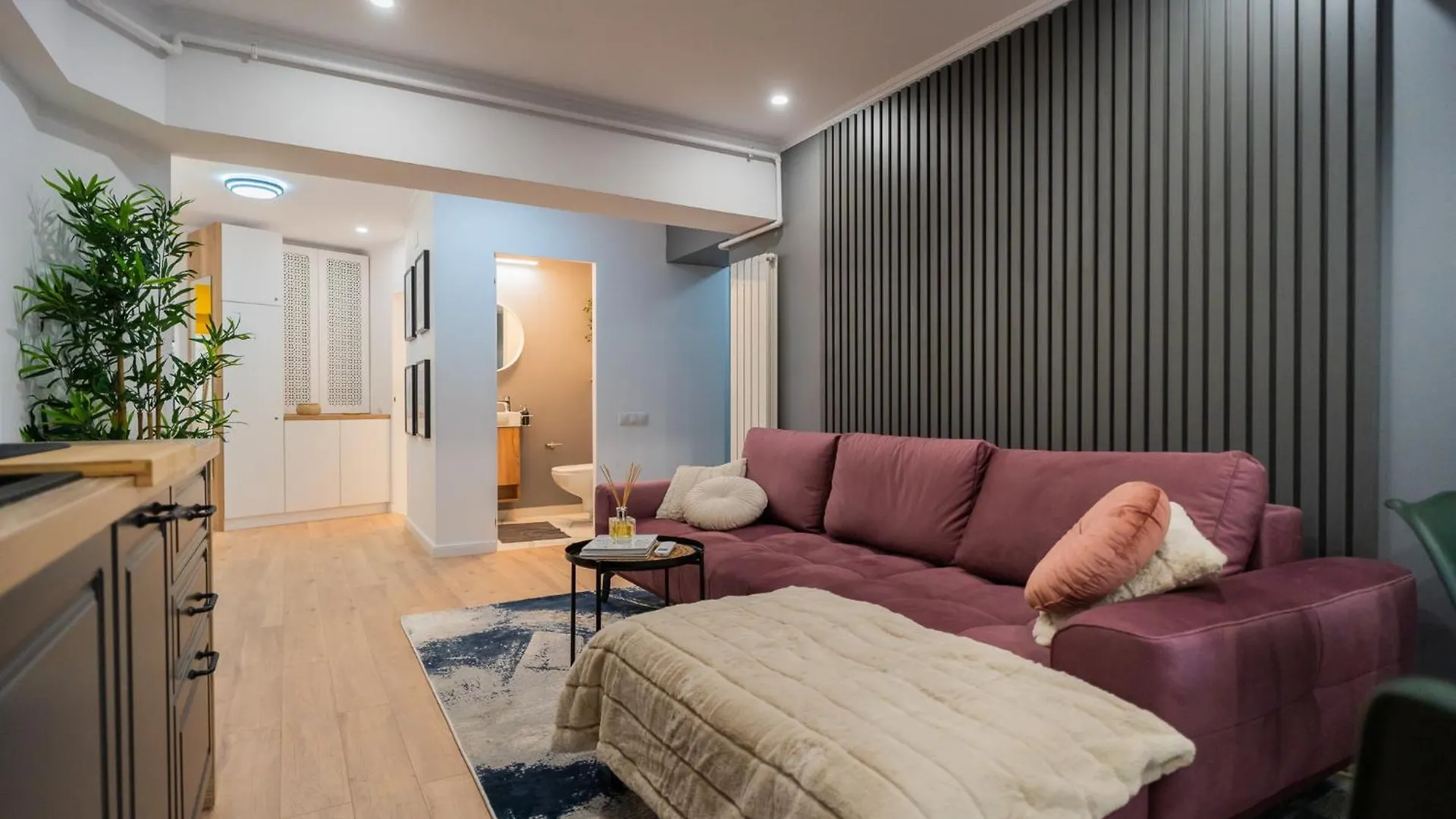 Urban Pearl - Old Town - Unique 4Br/3Ba Apartment Bucharest Romania