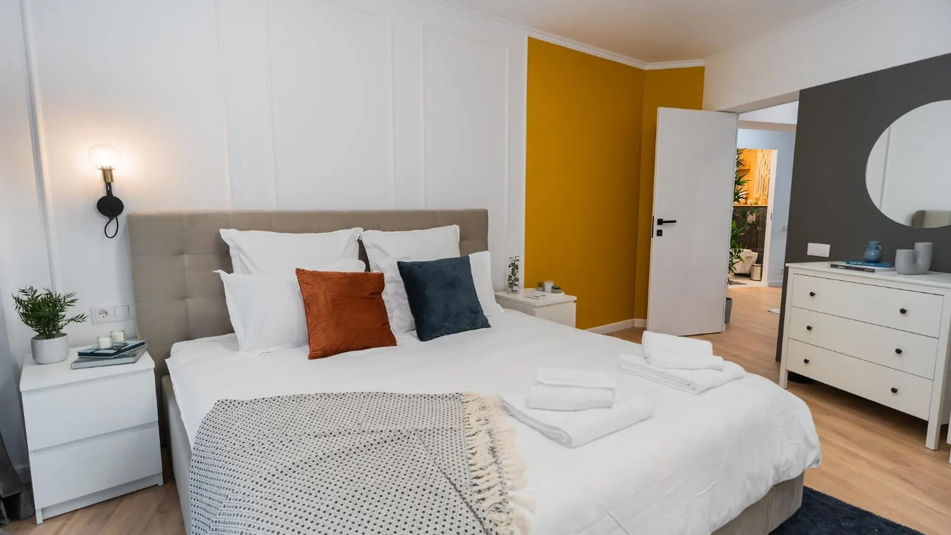 Urban Pearl - Old Town - Unique 4Br/3Ba Apartment Bucharest 0*,  Romania