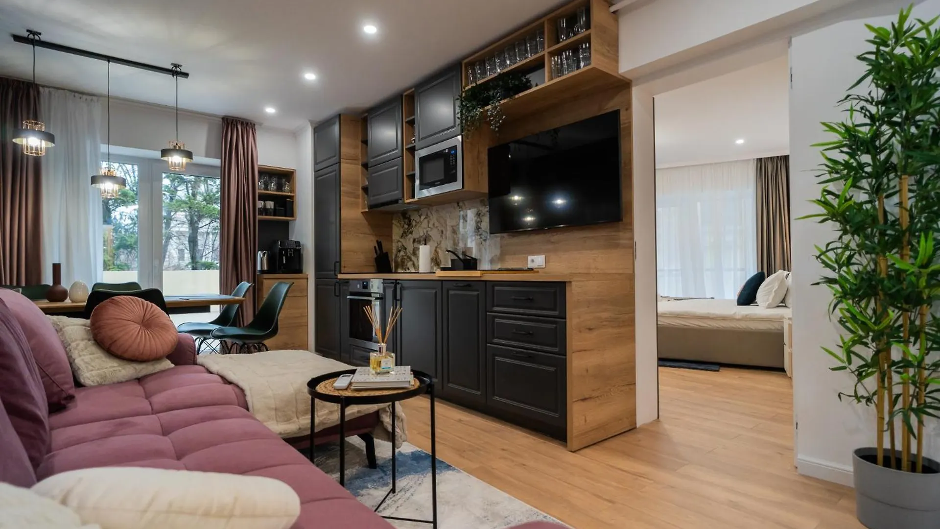 Urban Pearl - Old Town - Unique 4Br/3Ba Apartment Bucharest Romania