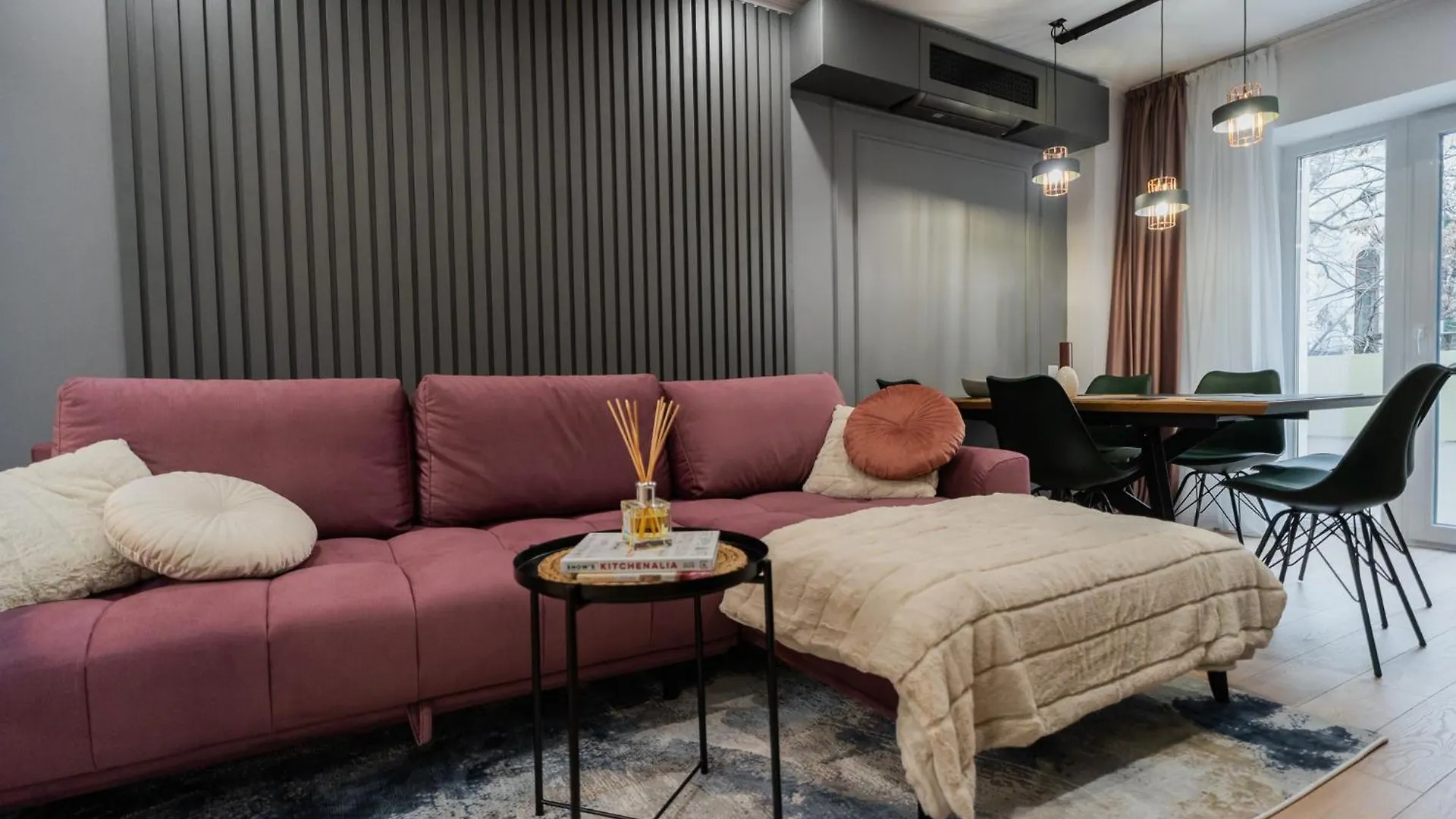 Urban Pearl - Old Town - Unique 4Br/3Ba Apartment Bucharest Romania
