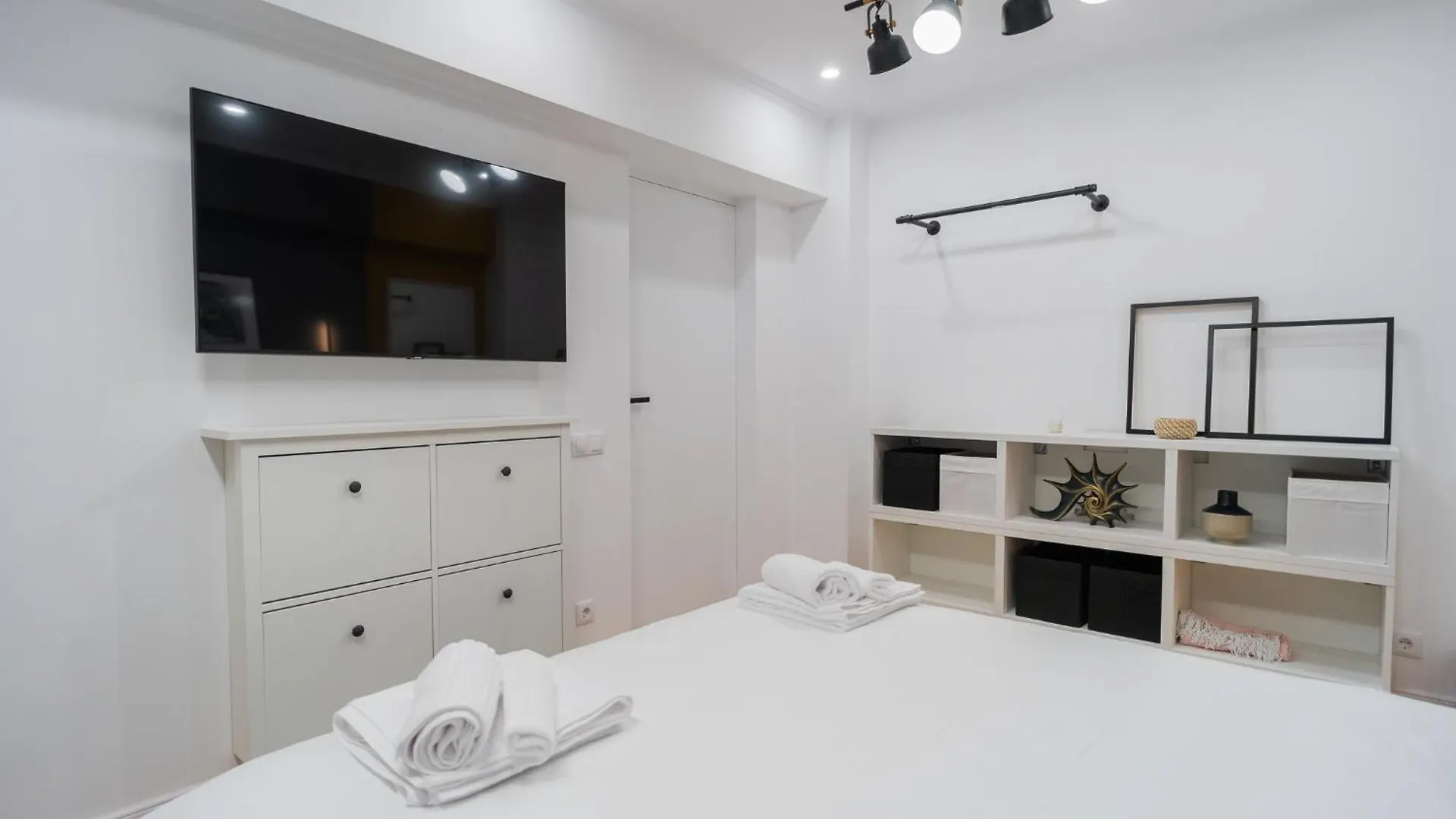 Urban Pearl - Old Town - Unique 4Br/3Ba Apartment Bucharest
