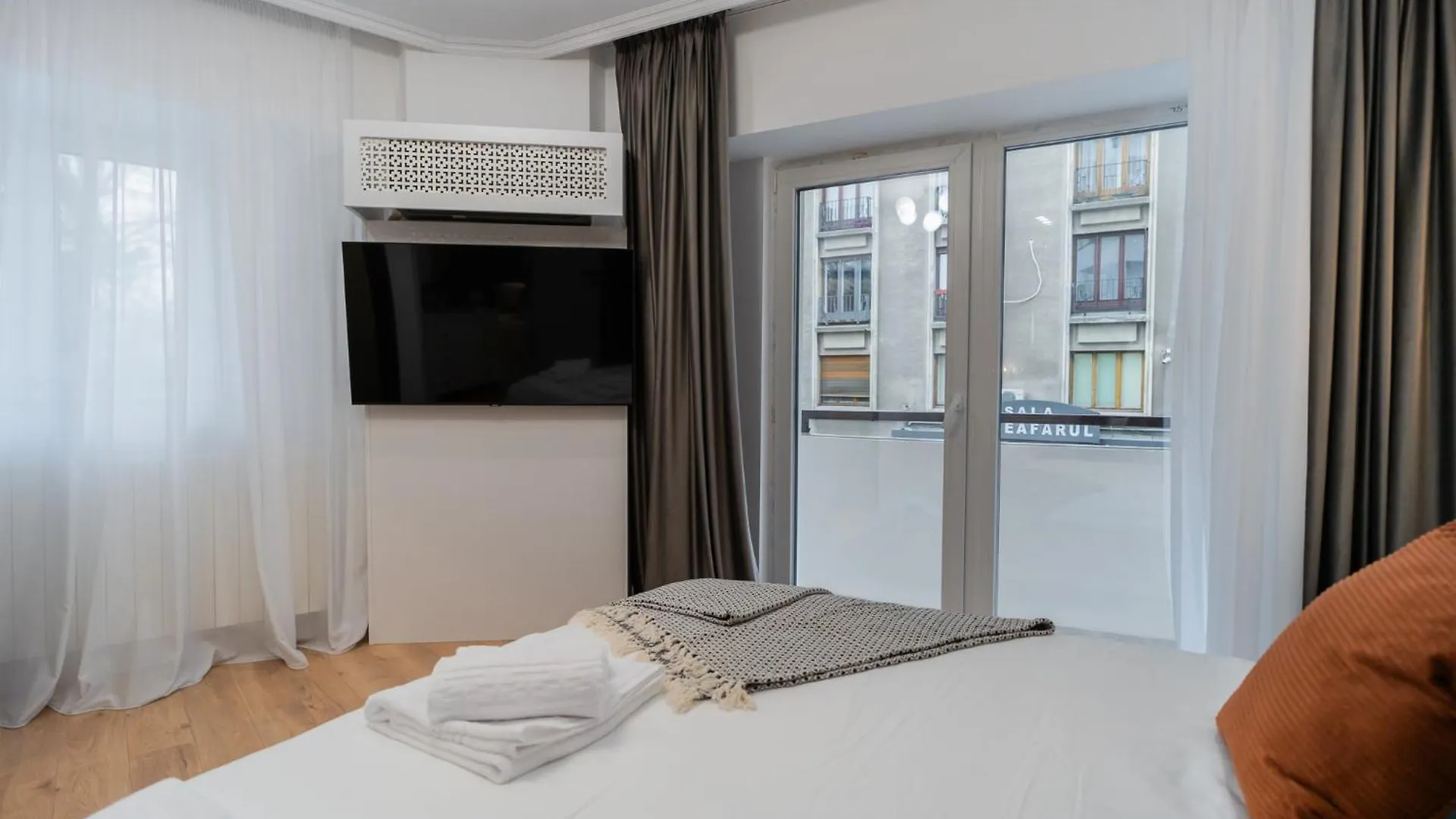 Urban Pearl - Old Town - Unique 4Br/3Ba Apartment Bucharest 0*,