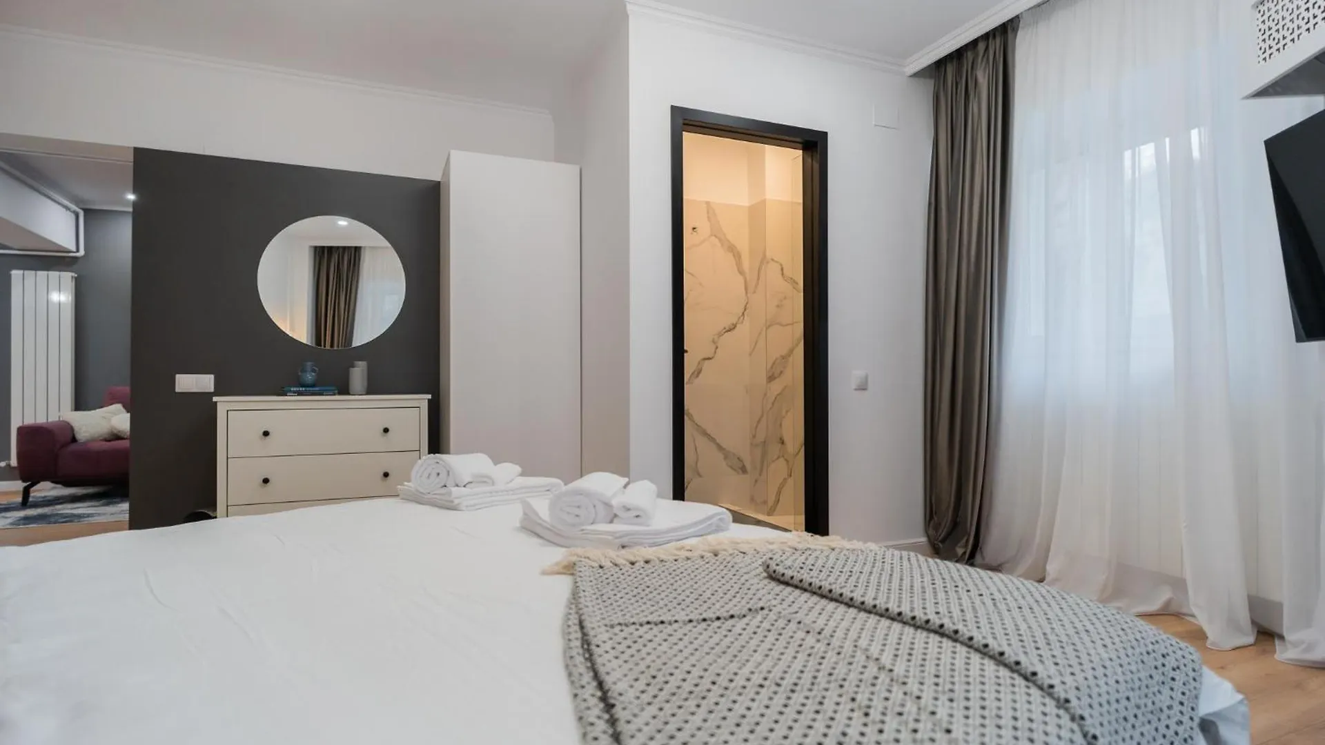 Urban Pearl - Old Town - Unique 4Br/3Ba Apartment Bucharest