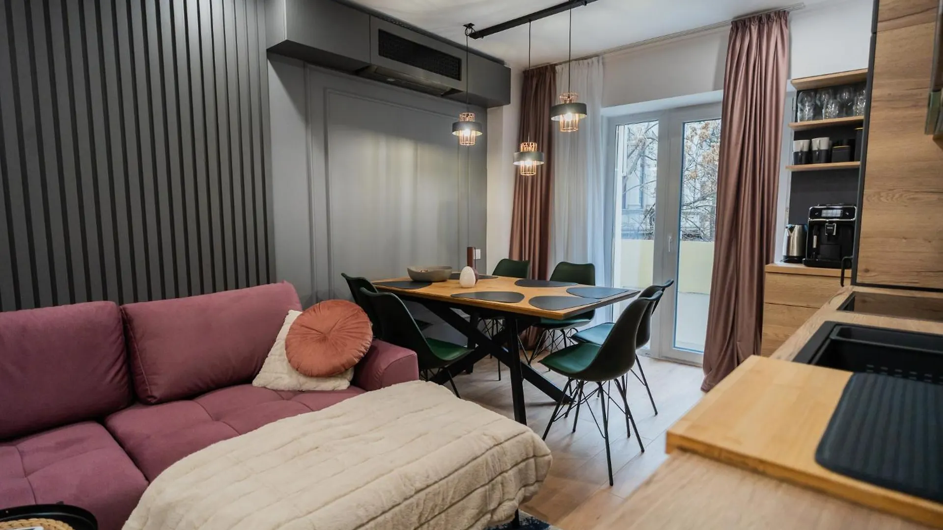 Urban Pearl - Old Town - Unique 4Br/3Ba Apartment Bucharest Romania